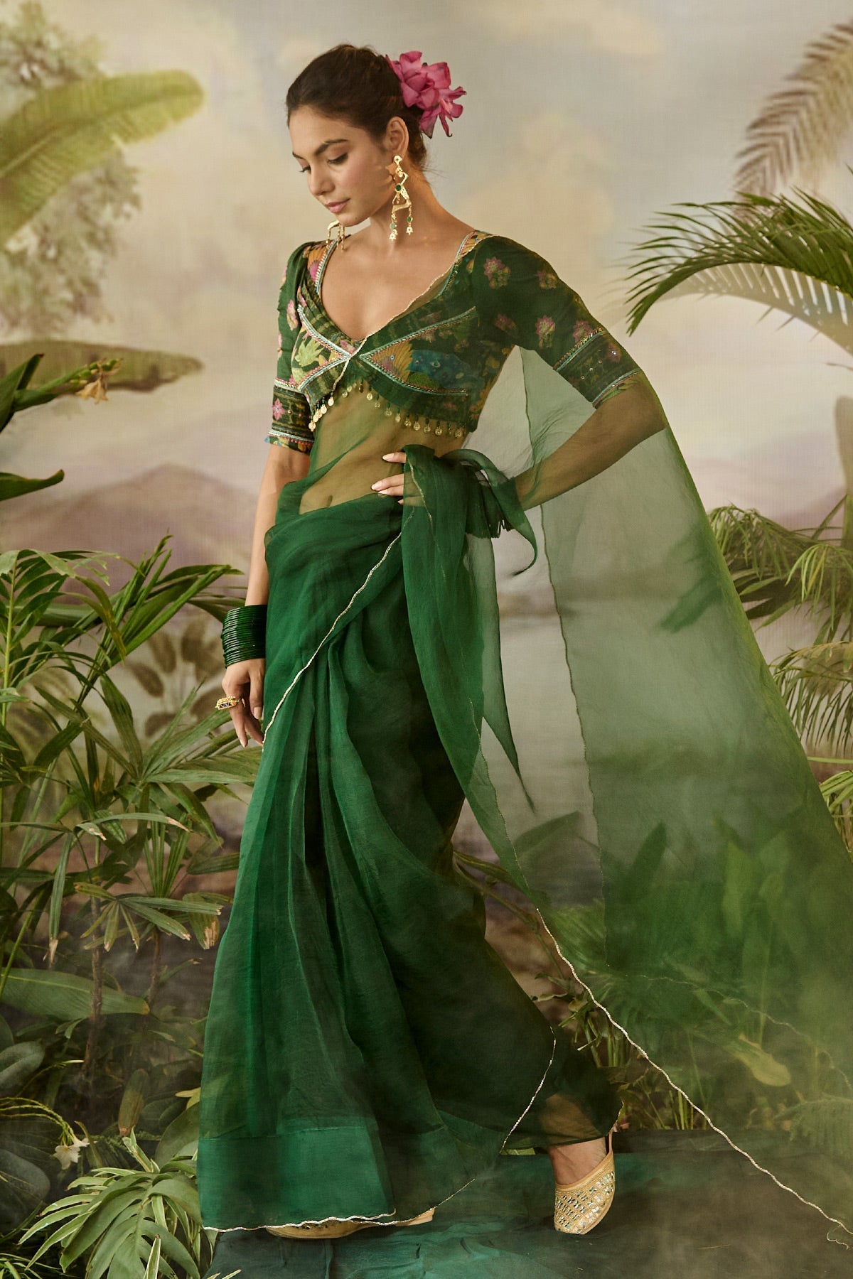 WOMEN'S GREEN CHIFFON TARU SAREE SET