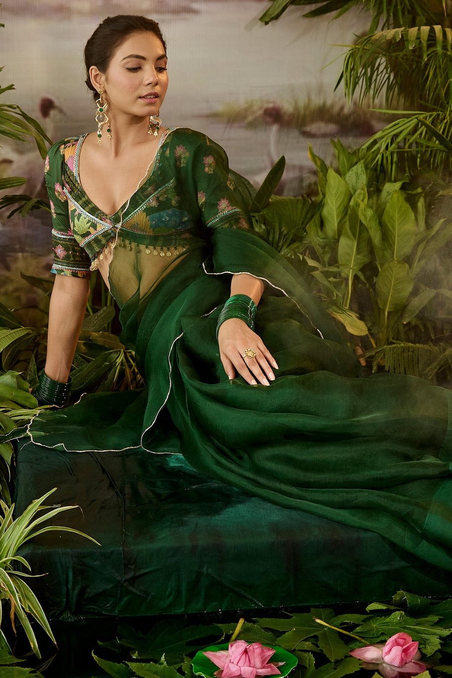 WOMEN'S GREEN CHIFFON TARU SAREE SET