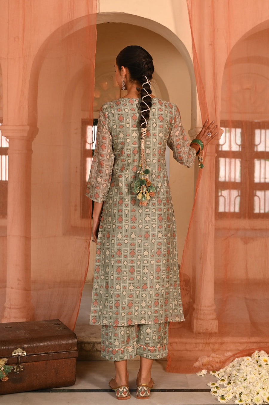 WOMEN'S GREEN CHANDERI NEEL KAMAL KURTA SET