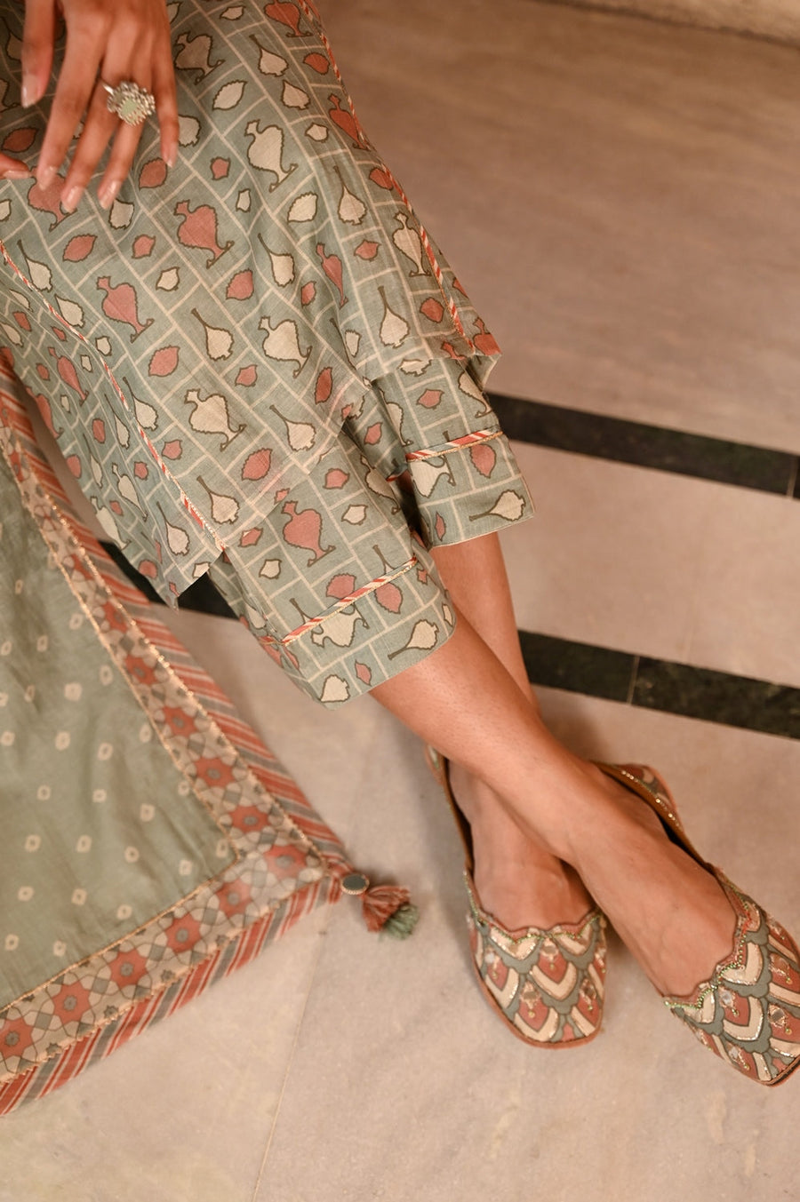 WOMEN'S GREEN CHANDERI NEEL KAMAL KURTA SET