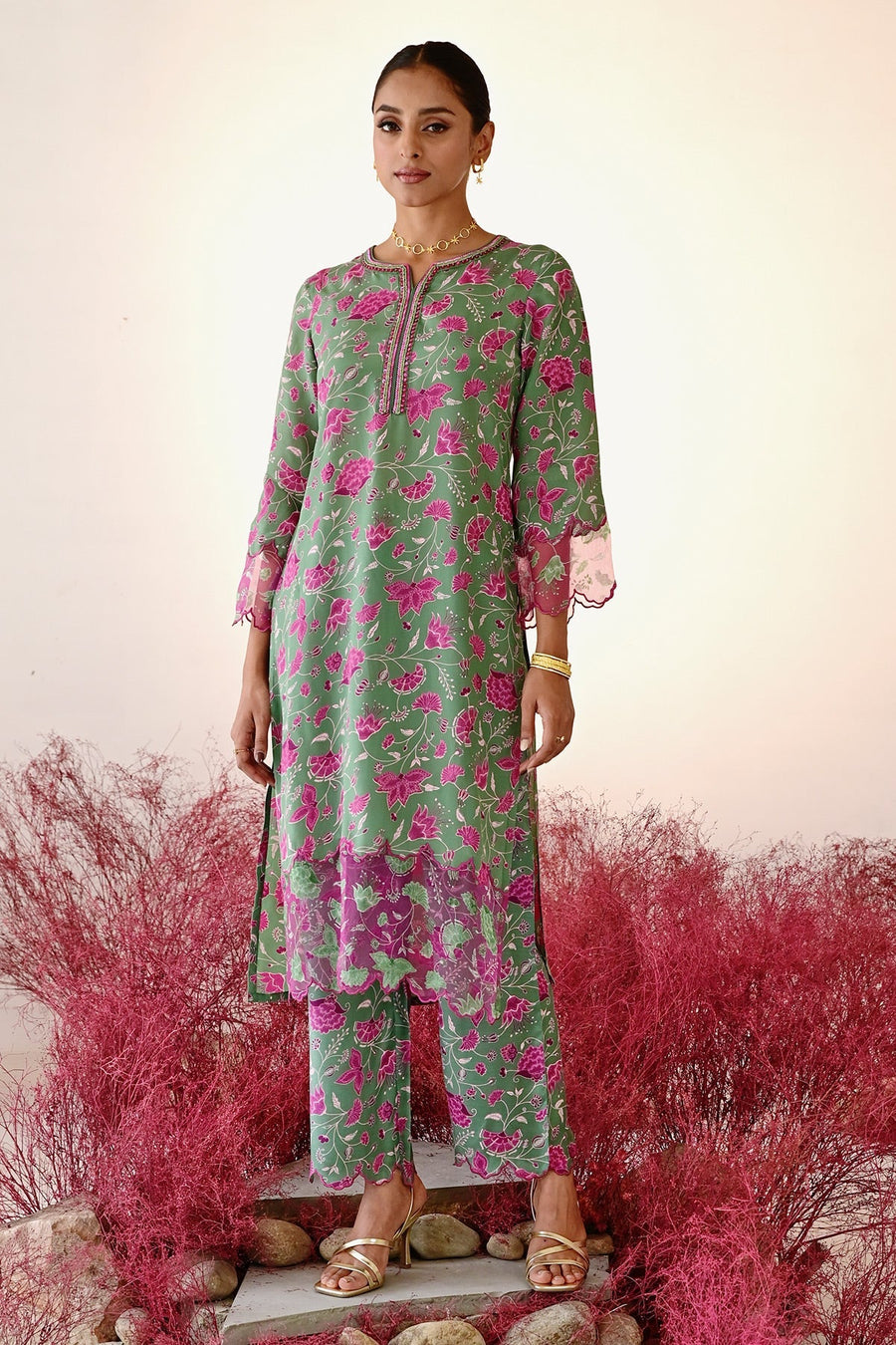 WOMEN'S GREEN AND MAGENTA CREPE & ORGANZA SHABANA STRAIGHT KURT SET