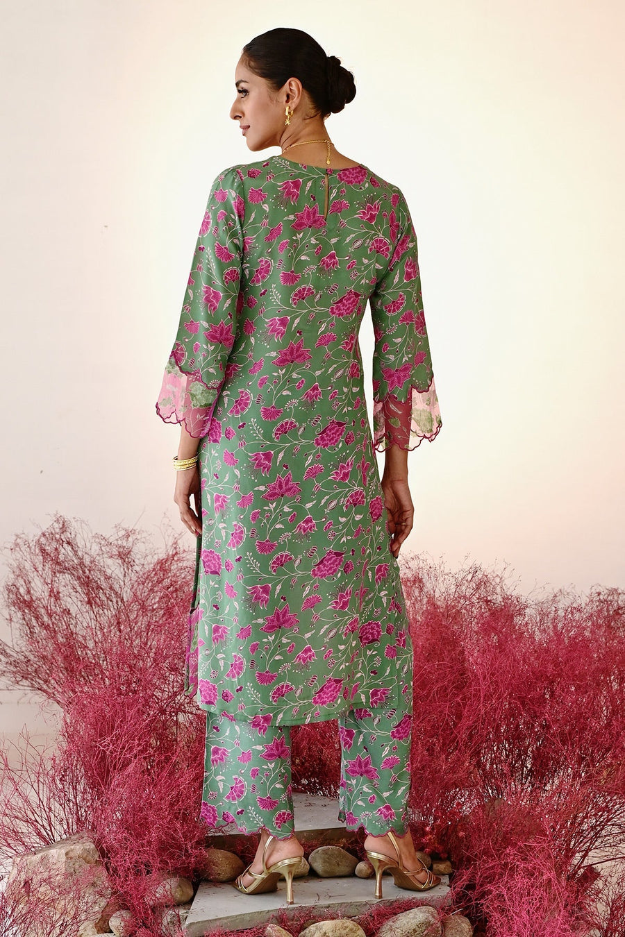 WOMEN'S GREEN AND MAGENTA CREPE & ORGANZA SHABANA STRAIGHT KURT SET