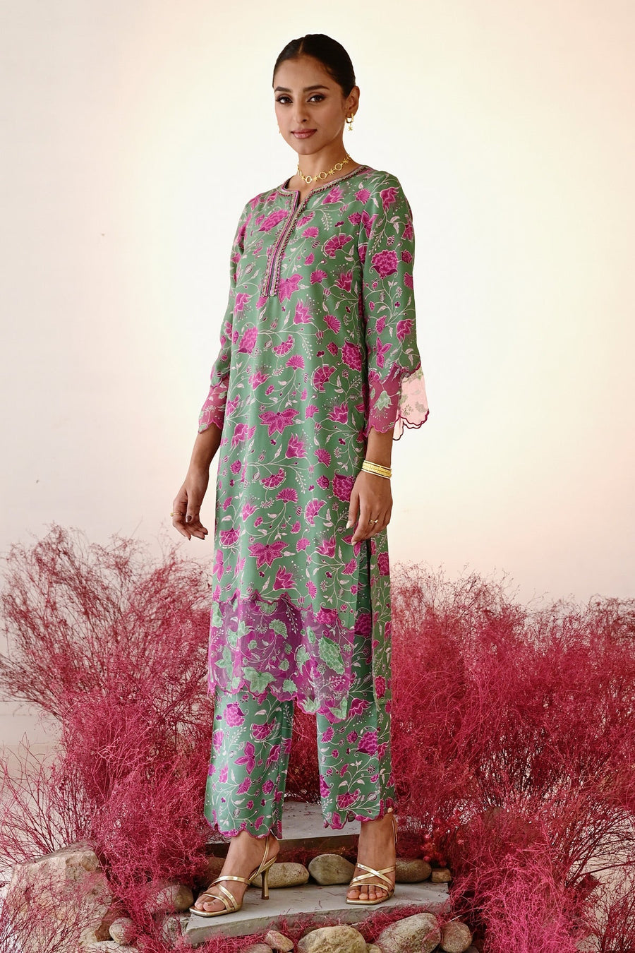 WOMEN'S GREEN AND MAGENTA CREPE & ORGANZA SHABANA STRAIGHT KURT SET