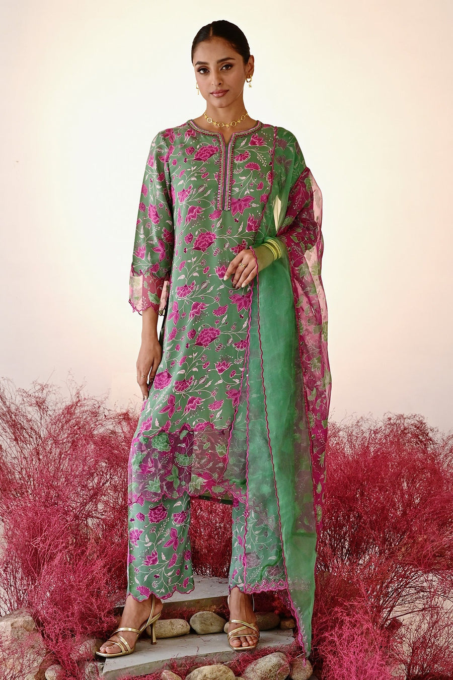 WOMEN'S GREEN AND MAGENTA CREPE & ORGANZA SHABANA STRAIGHT KURT SET