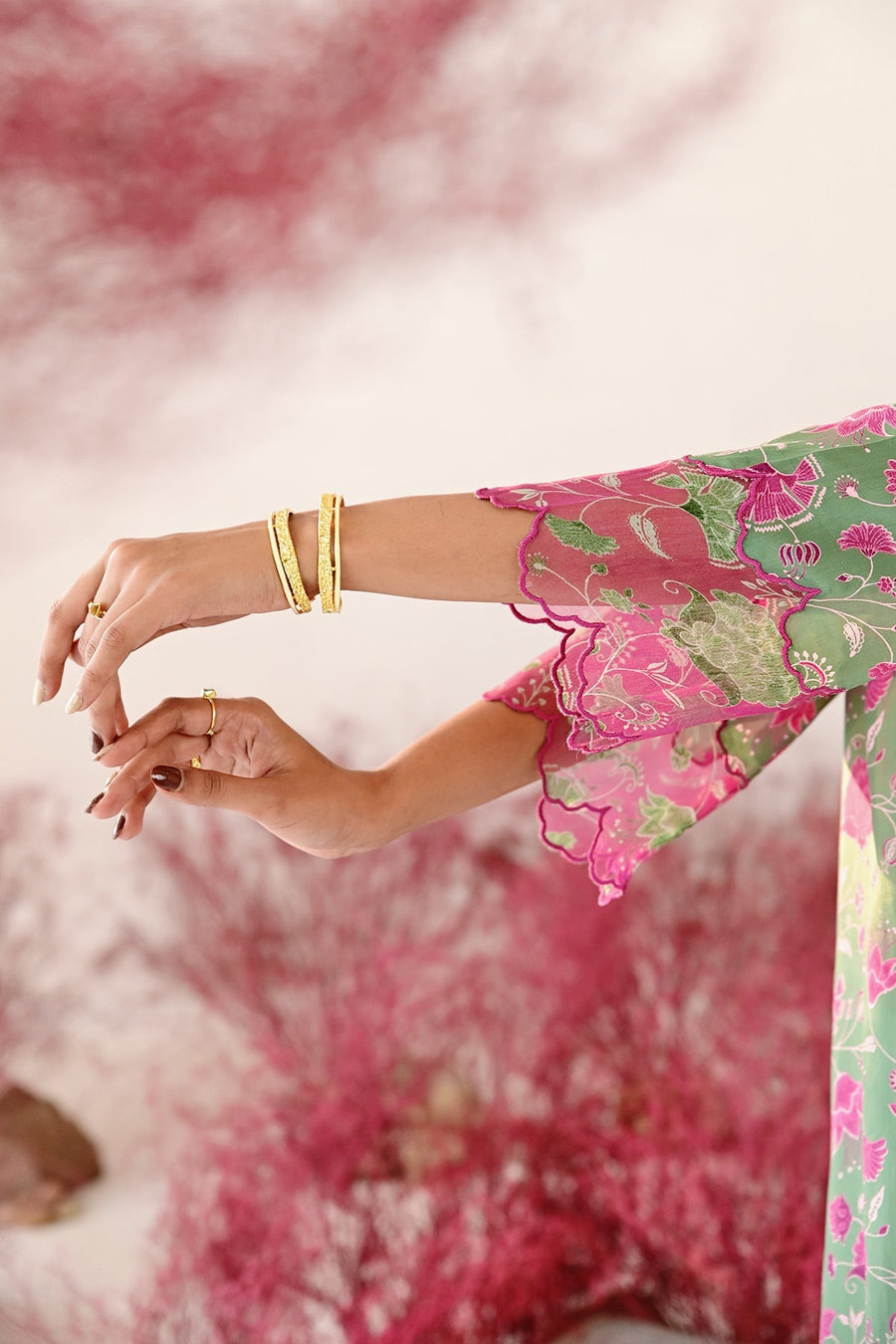 WOMEN'S GREEN AND MAGENTA CREPE & ORGANZA SHABANA STRAIGHT KURT SET