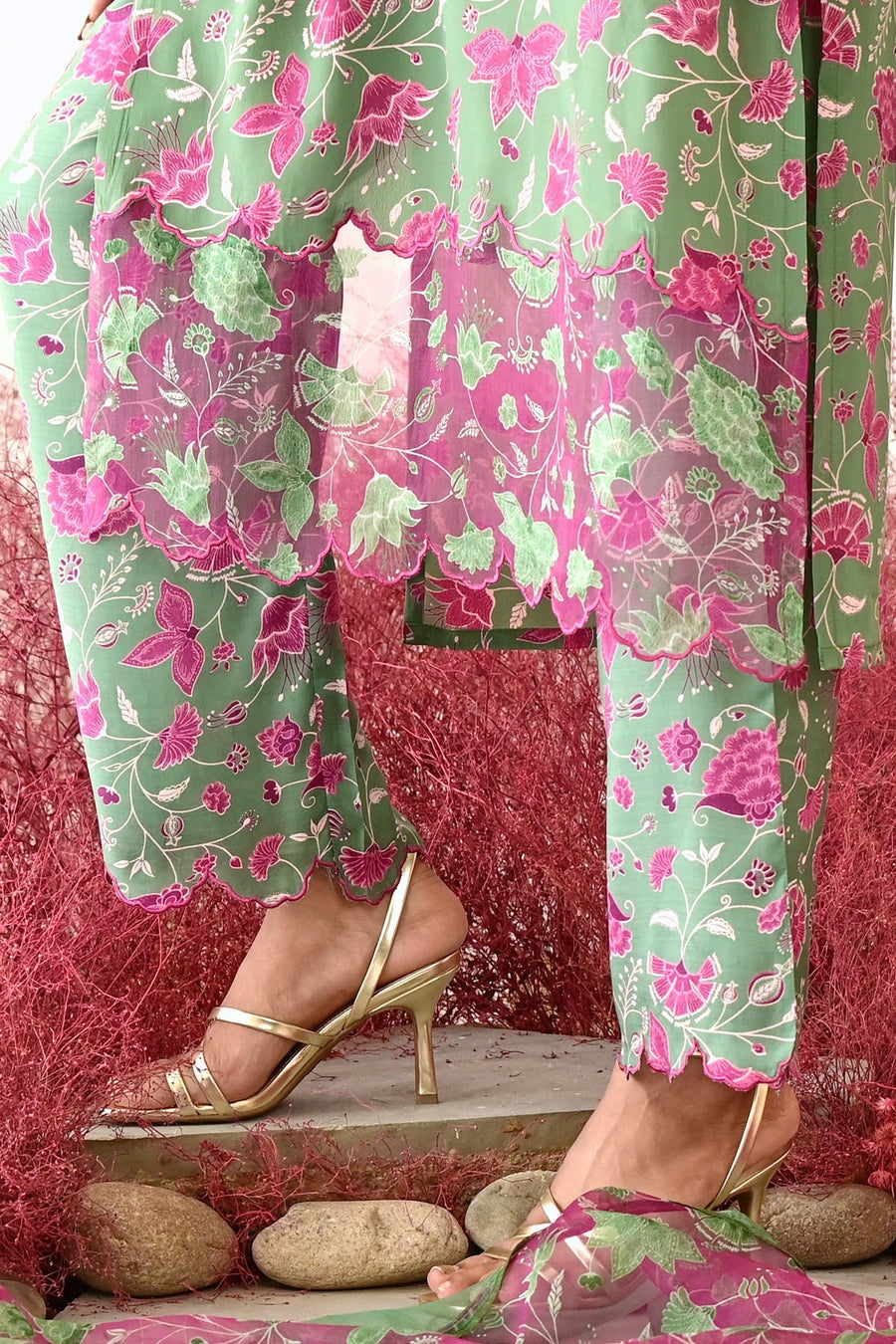 WOMEN'S GREEN AND MAGENTA CREPE & ORGANZA SHABANA STRAIGHT KURT SET