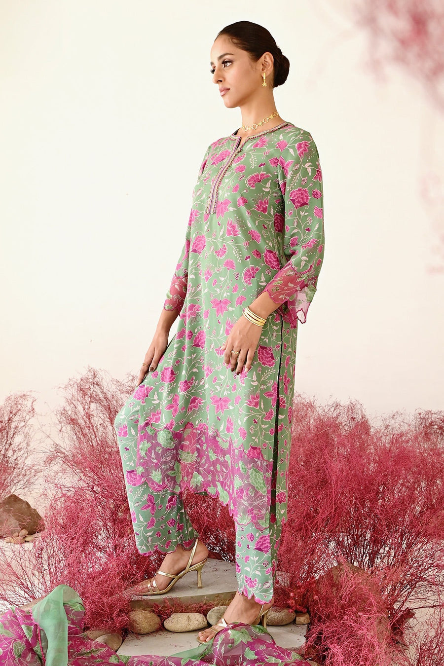 WOMEN'S GREEN AND MAGENTA CREPE & ORGANZA SHABANA STRAIGHT KURT SET