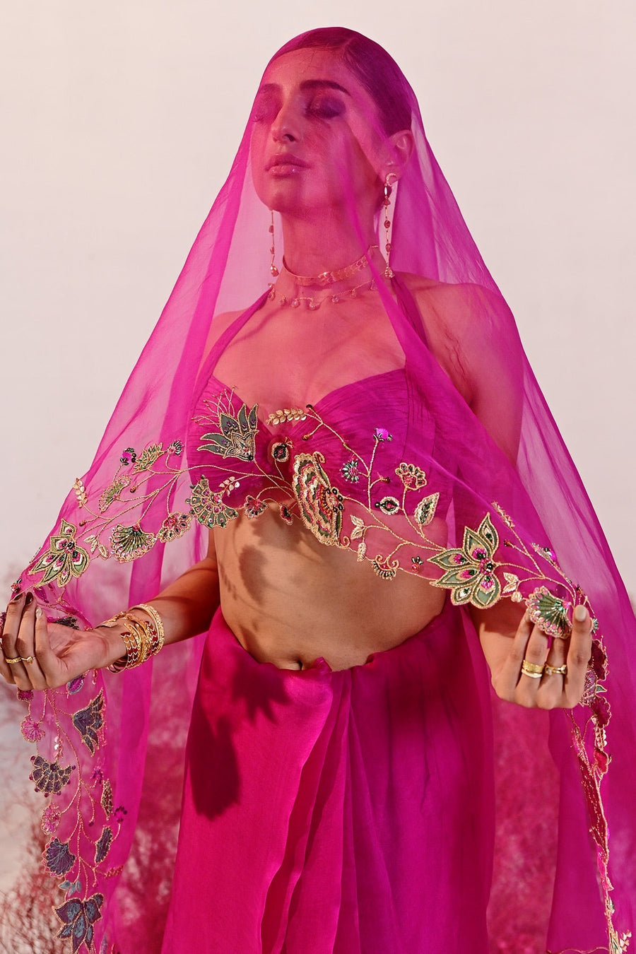 WOMEN'S MAGENTA CREPE & ORGANZA DASTAAN SAREE WITH BLOUSE