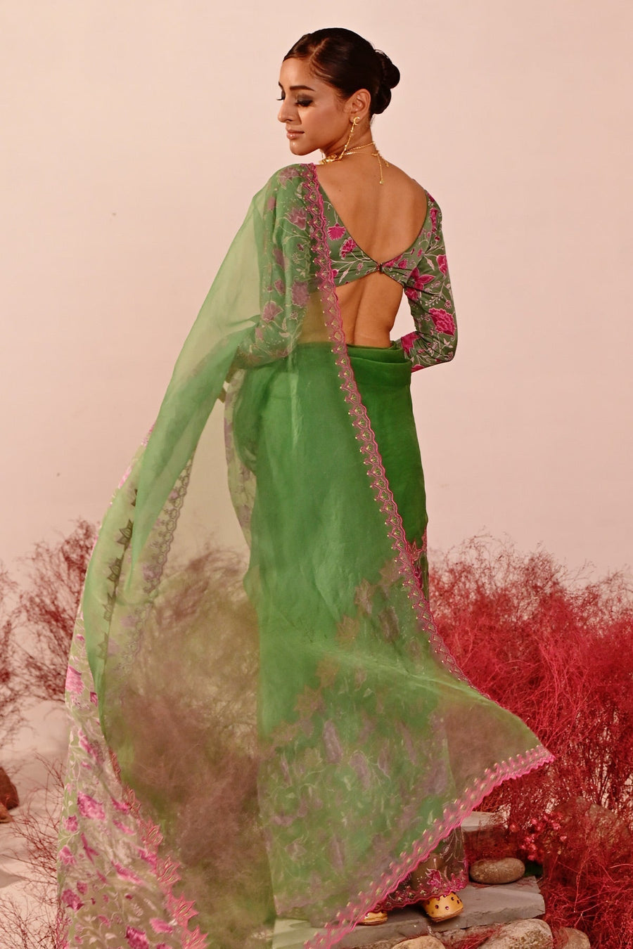 WOMEN'S GREEN AND MAGENTA CREPE & ORGANZA DEVIANA SAREE WITH BLOUSE