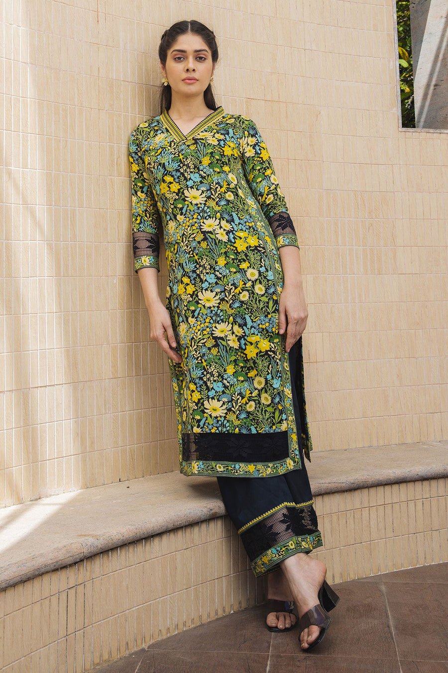 WOMEN'S BLACK - MULTI COLOR COTTON MOSS MIA STRAIGHT KURTA