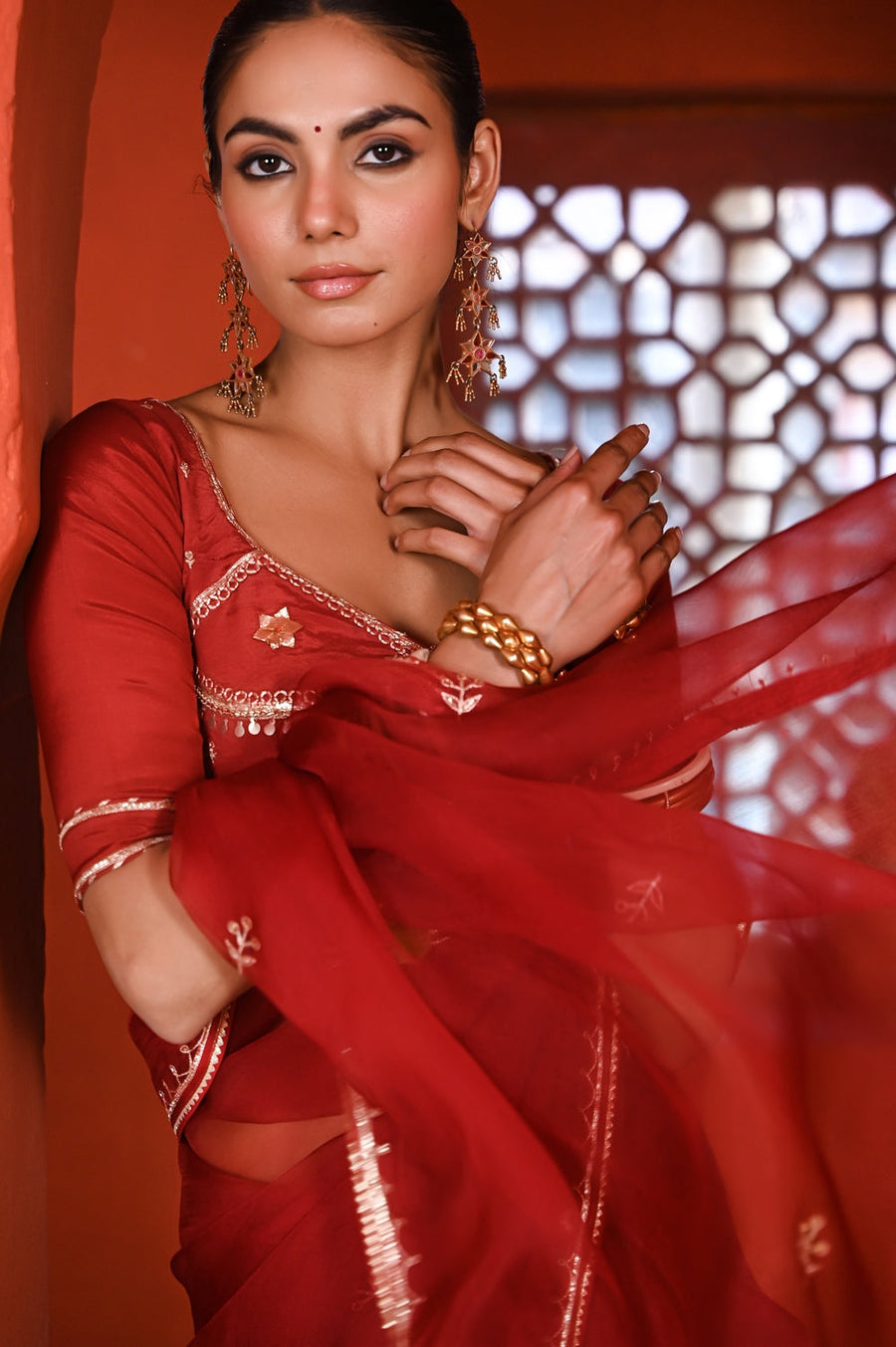 GULABI SURKH SAREE